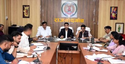 कलेक्टर ने साप्ताहिक समय-सीमा बैठक में विभागीय कार्यों की समीक्षा की