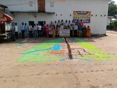 कृषि विद्यार्थियों ने सहभागितापूर्ण ग्रामीण मूल्यांकन (PRA) के माध्यम से जानी गाँव की वास्तविक स्थिति