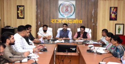 कलेक्टर ने समय-सीमा बैठक में की योजनाओं एवं विकास कार्यों की समीक्षा