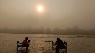 सोंढुर नदी के तट पर रिवर कैंपिंग से ग्रामीण पर्यटन को बढ़ावा देने की पहल घीकुड़िया में लोकसंस्कृति, पक्षी अवलोकन और कमार जनजाति की पारंपरिक ज्ञान-परंपरा से रूबरू हुए प्रतिभागी
