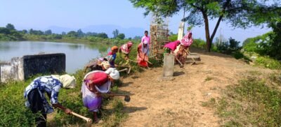 वीबी-जी राम जी योजना से संवर रहे गांव, बढ़ रहे रोजगार के अवसर स्थानीय श्रमिकों को प्रतिदिन 300 रुपये की मजदूरी से मिल रहा आर्थिक संबल