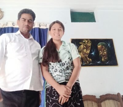 पत्थरों में जान डालने वाले मूर्तिकार की बेटी के सपनों को मिला नया आकार मुख्यमंत्री नोनी सशक्तिकरण सहायता योजना बनी ऐश्वर्या की शिक्षा का सहारा